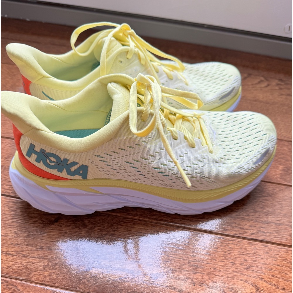Women’s Hoka Clifton 8 size 9